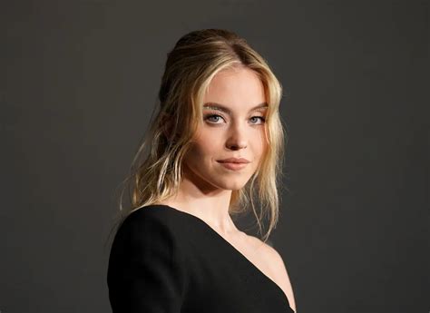 Sydney Sweeney Nua em The White Lotus < ANCENSORED